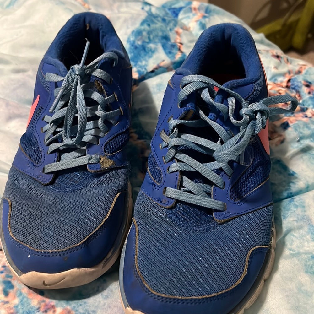Running shoes